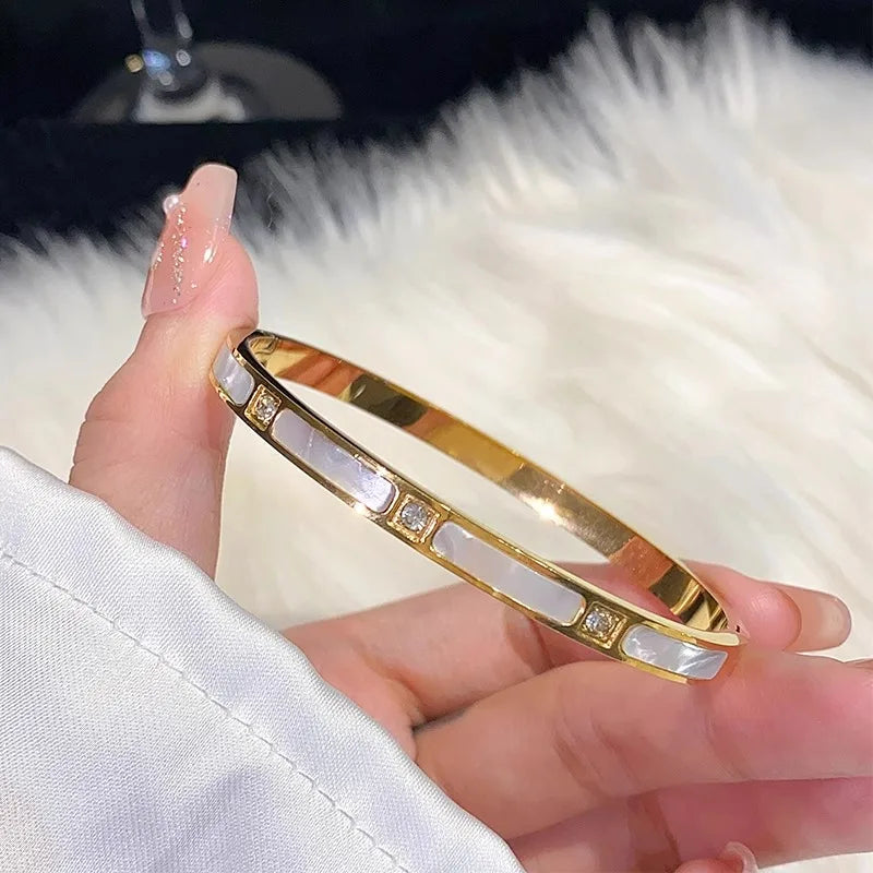 Spark Set – playful yet refined