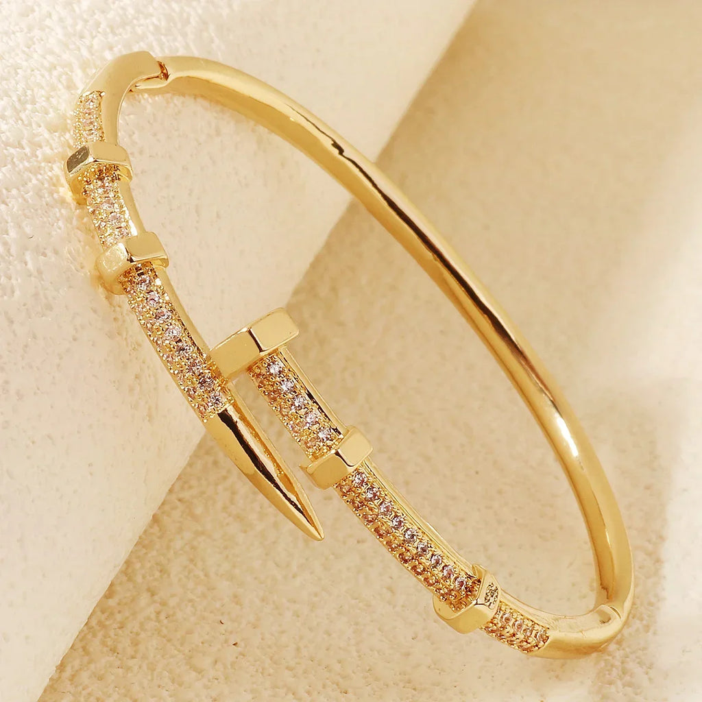 Gleam Bracelet – simple, sparkling, versatile