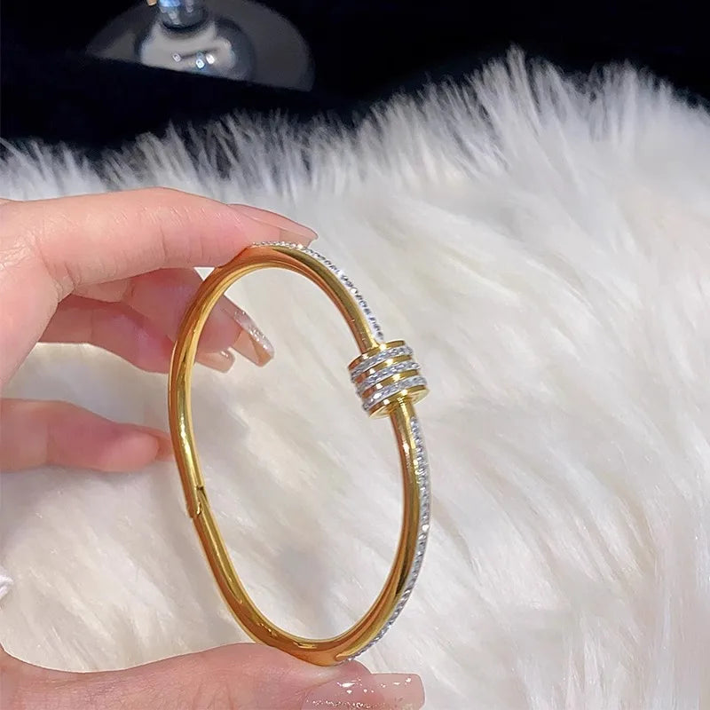 Spark Set – playful yet refined