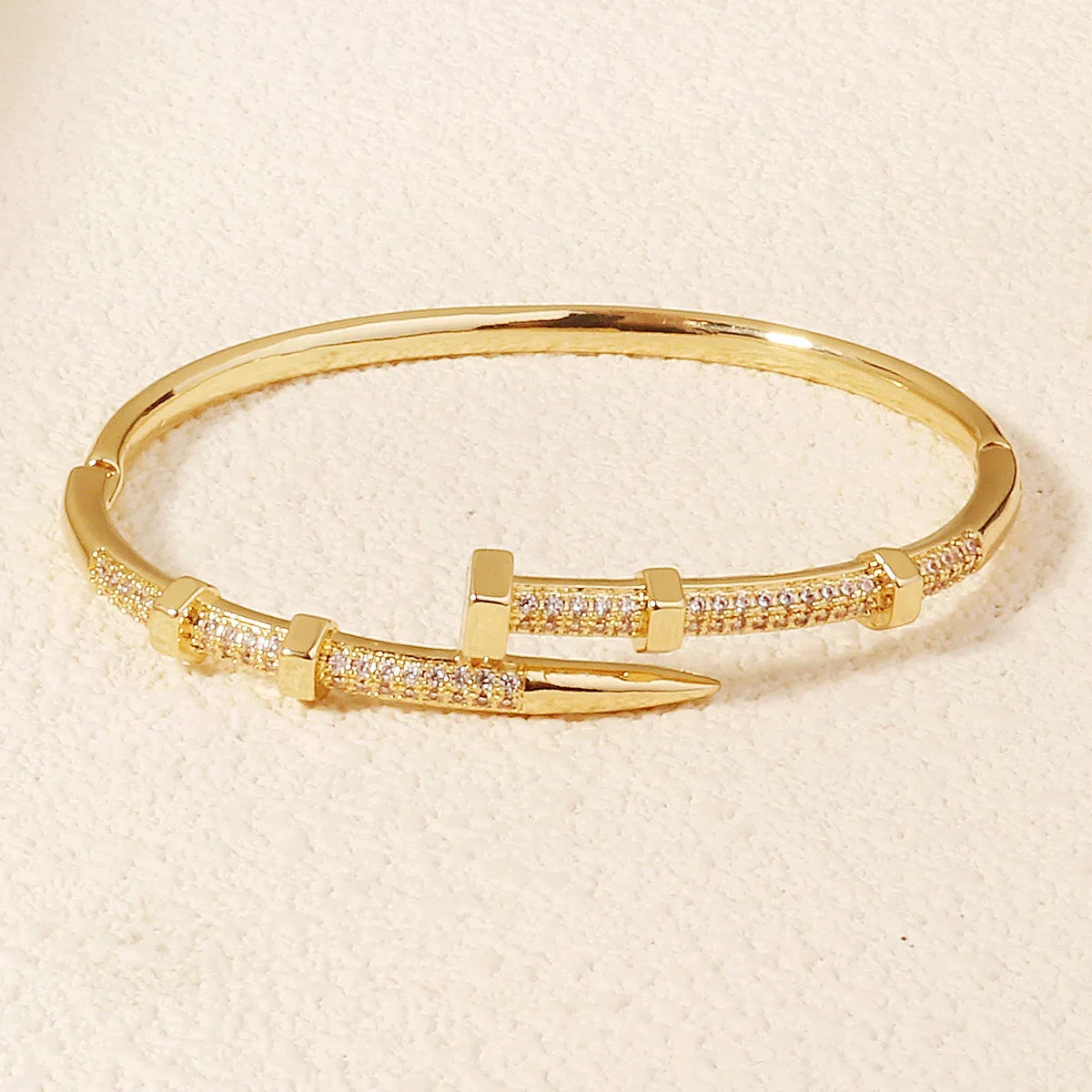 Gleam Bracelet – simple, sparkling, versatile