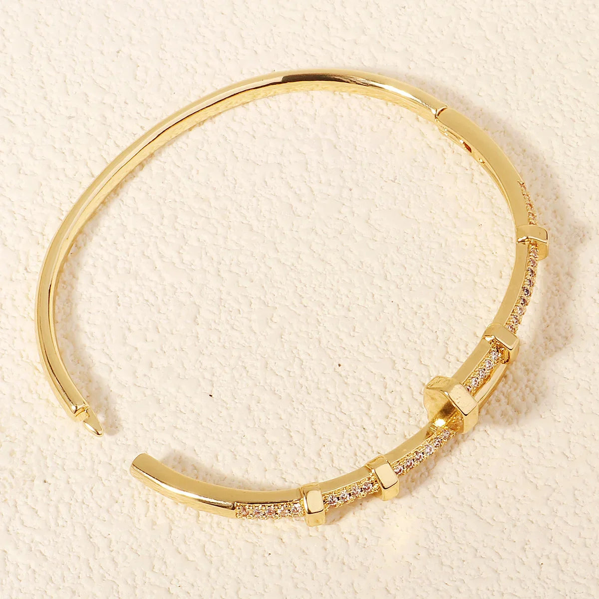 Gleam Bracelet – simple, sparkling, versatile