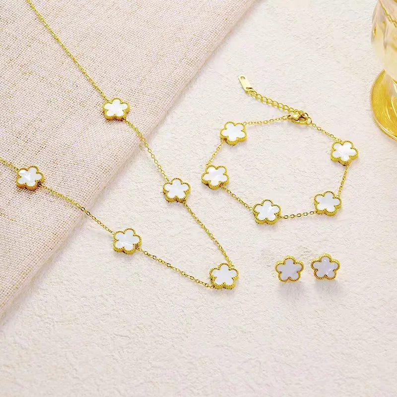 Petal Charm Set – delicate and romantic